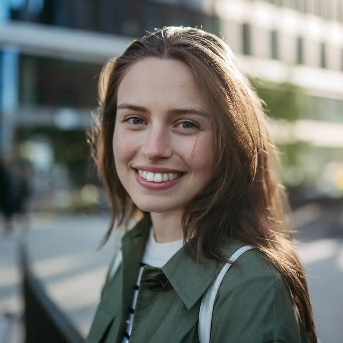 Woman smiling outdoors – lifestyle photo